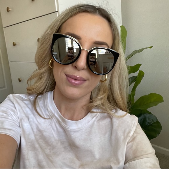 Large Black Mirrored Sunglasses NWT - Picture 3 of 4